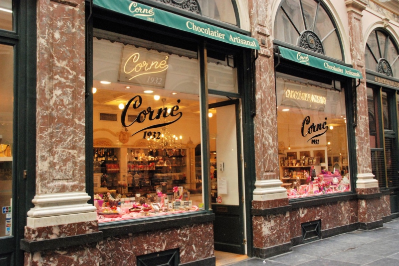 patisserie-MONS-min_chocolate_chocolaterie_shop_luxury_chic_gallery_brussels_belgium-558146